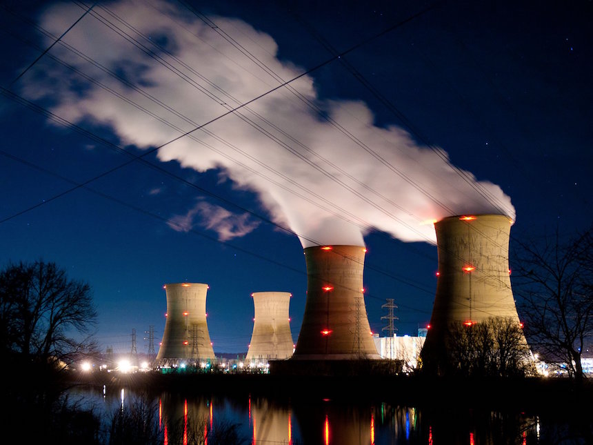 Aging Power Plants Provide U.S. with Environmental Risks, Economic Opportunities